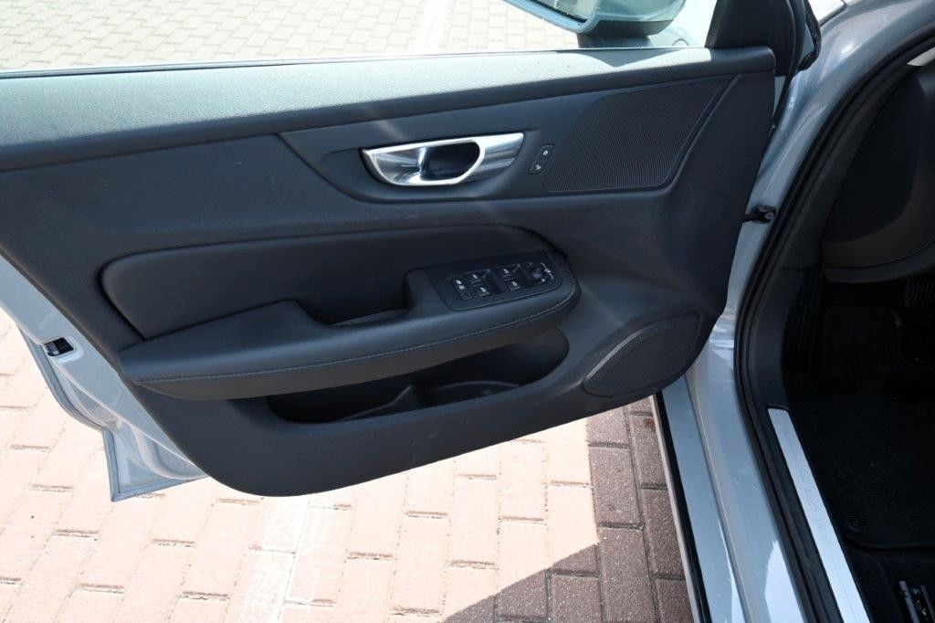 Fahrzeugabbildung Volvo V60 T6 PHEV Essential AWD*AHK*PDC*LHZG*