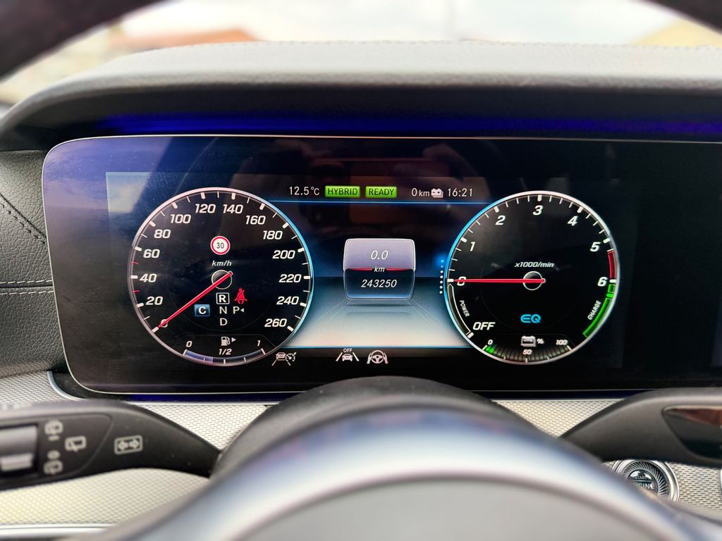 MERCEDES-BENZ E 300de T/BURMESTER/ACC/AMG/AHK/KAMERA MERCEDES-BENZ E 300de T/BURMESTER/ACC/AMG/AHK/KAMERA