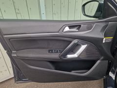 Fahrzeugabbildung Peugeot 308 SW Allure Navi LED Pano SiHz PDC Tempo