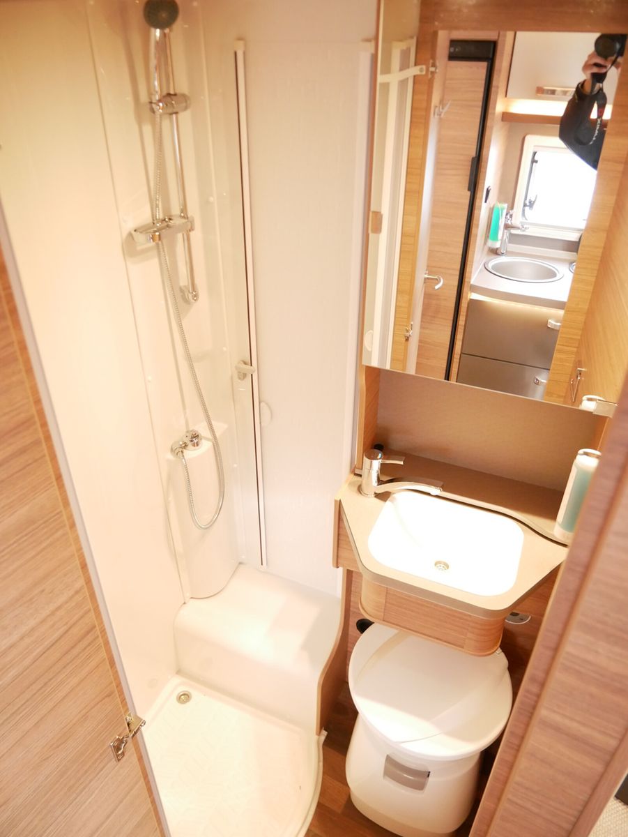 Fahrzeugabbildung Weinsberg CaraCompact Suite MB EDITION PEPPER 640 MEG AHK