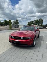 Ford Mustang GT, Handschalter, geringe Laufleistung  - Ford Mustang aus 2012: Coupe