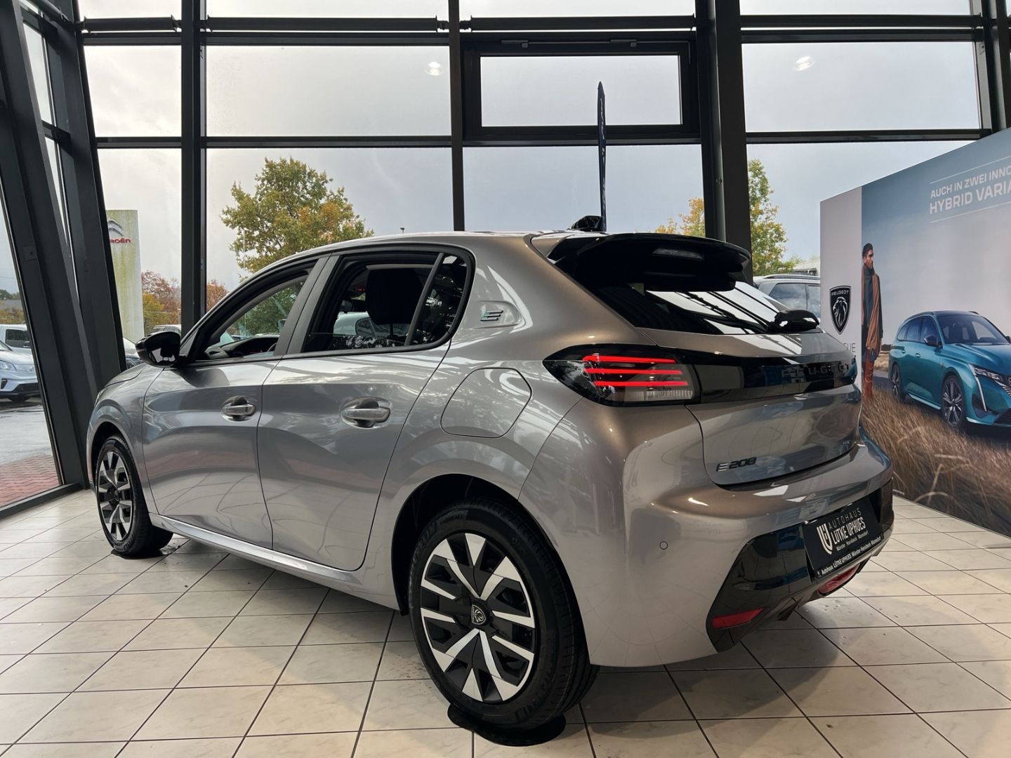 Fahrzeugabbildung Peugeot 208 Business Elektro 156 Navi DAB SHZ Keyless