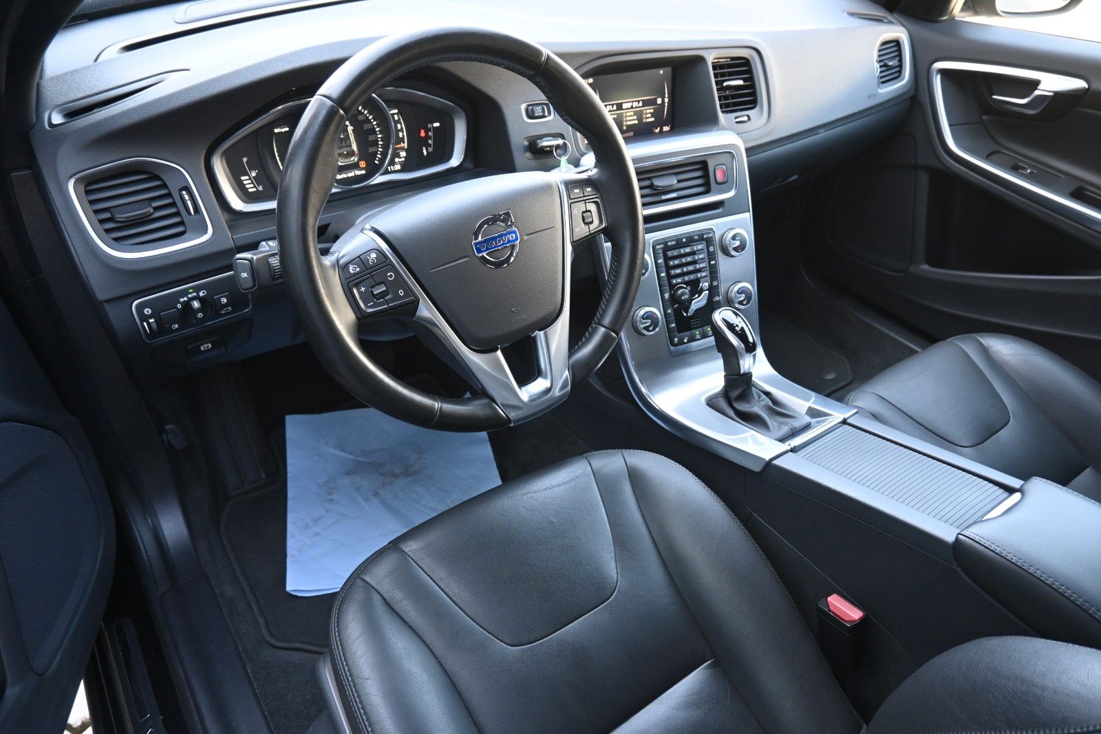 Fahrzeugabbildung Volvo V60 D4 Autom. Summum*NAVI*STDHZG*RFK*