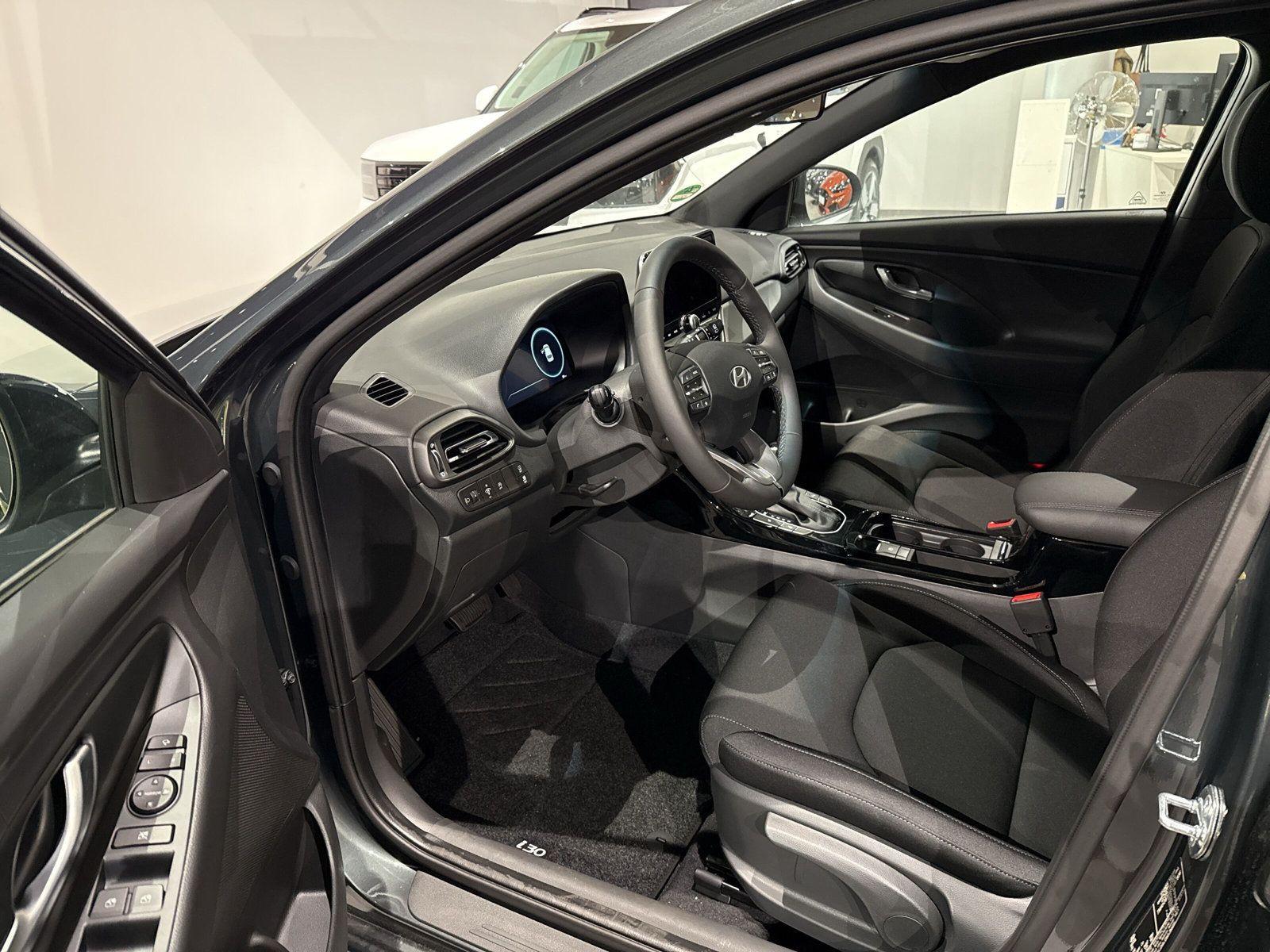 Hyundai i30 Kombi ADVANTAGE*inkl.WinterRäder*PlusP*Navi*