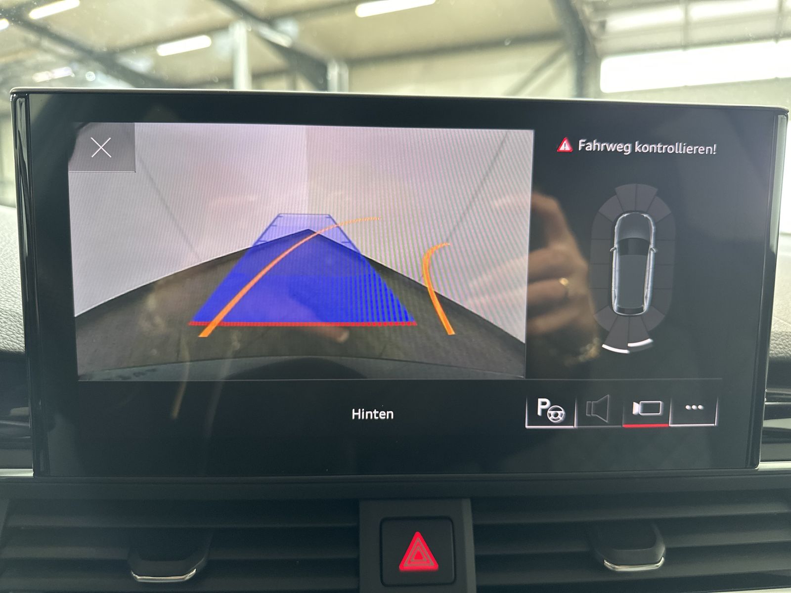 Fahrzeugabbildung Audi A4 Avant 40 TDI S-Line NAV+MATRIX+ACC+STHZG+18ZO
