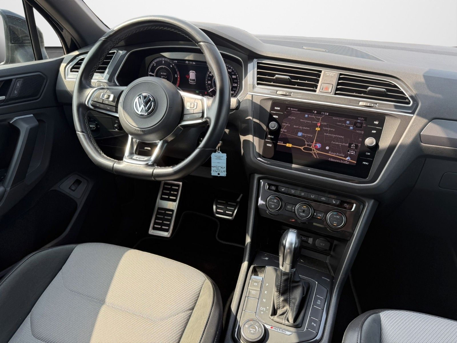 Fahrzeugabbildung Volkswagen TIGUAN HIGHL. R-LINE 4MOT DSG VIRT