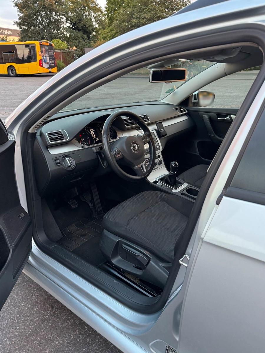 Volkswagen Passat 2012 — photo 8