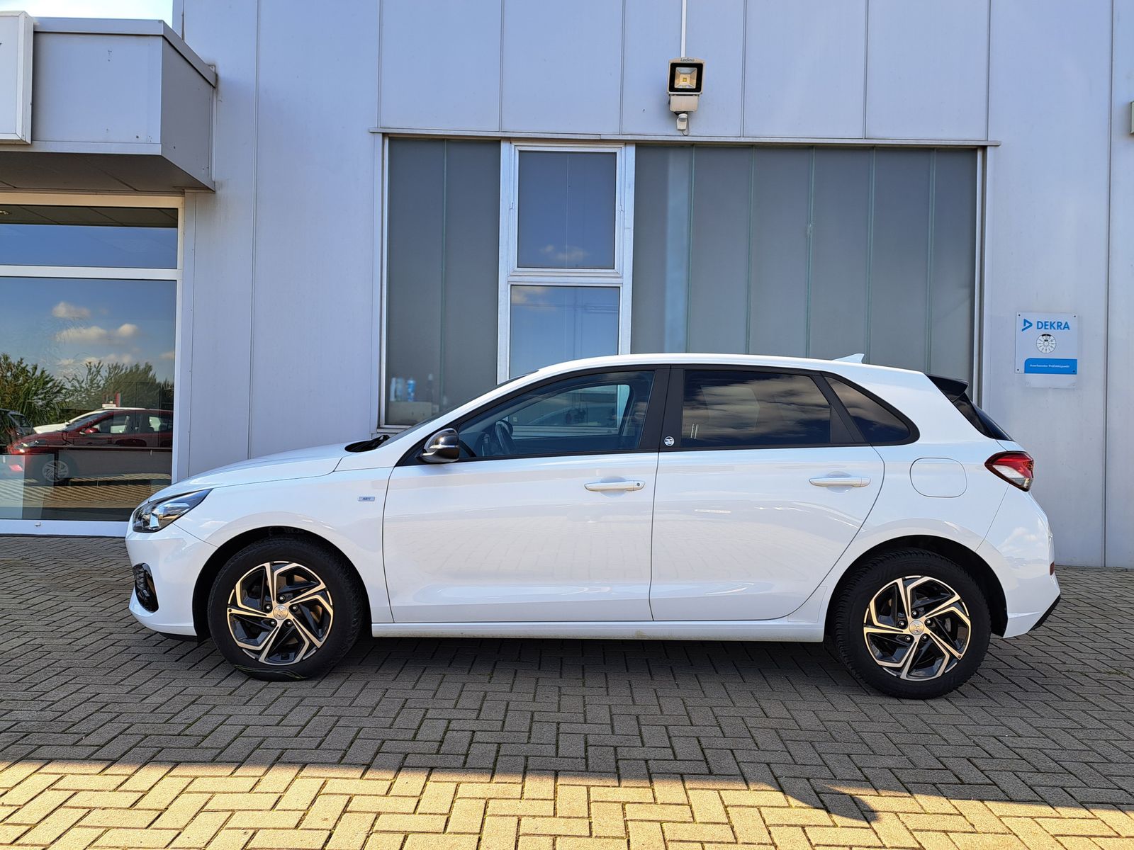 Fahrzeugabbildung Hyundai i30 Intro Edition 159PS WINTERPAKET KAMERA
