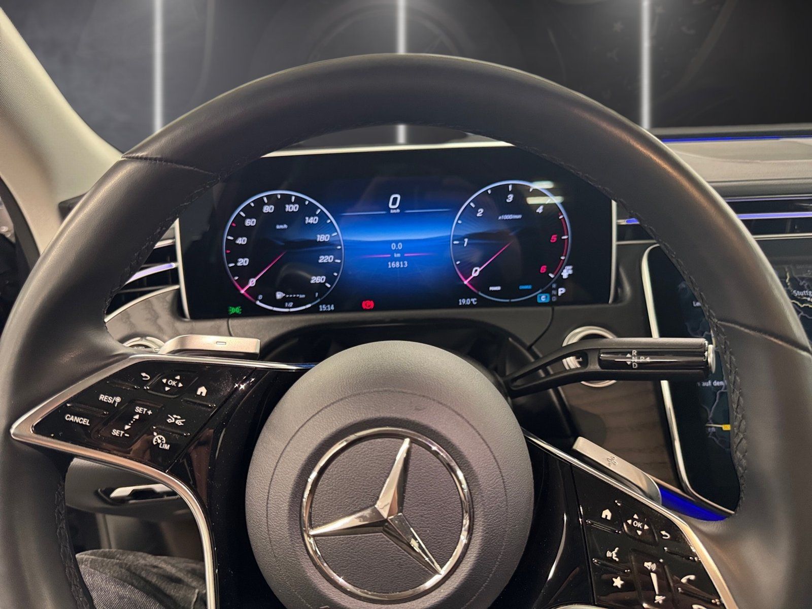 Fahrzeugabbildung Mercedes-Benz E 220 T d AVANTGARDE*Pano*AHK*Distronic*Totwink*