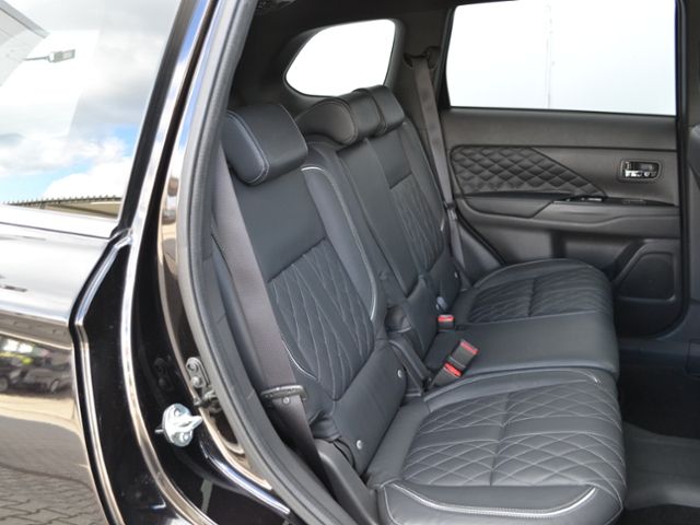 Outlander 2.4 PHEV Top 4WD STAND-HZ/18-ZOLL/LED/