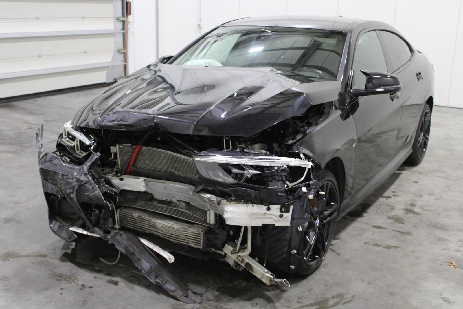 BMW 218i AUTO