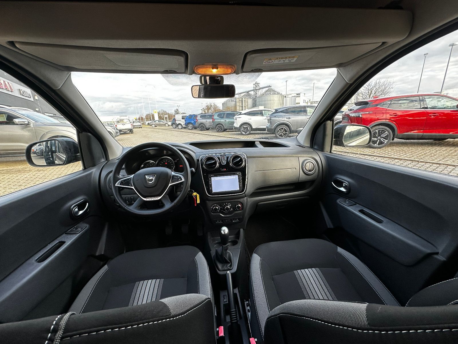 Fahrzeugabbildung Dacia Dokker Stepway Celebration AHK fest