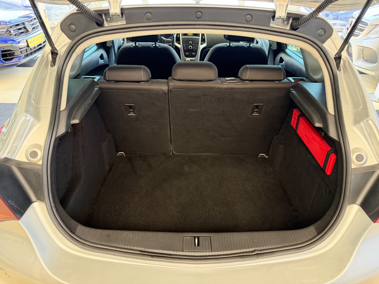 Fahrzeugabbildung Opel Astra J Lim. 5-trg. Sport
