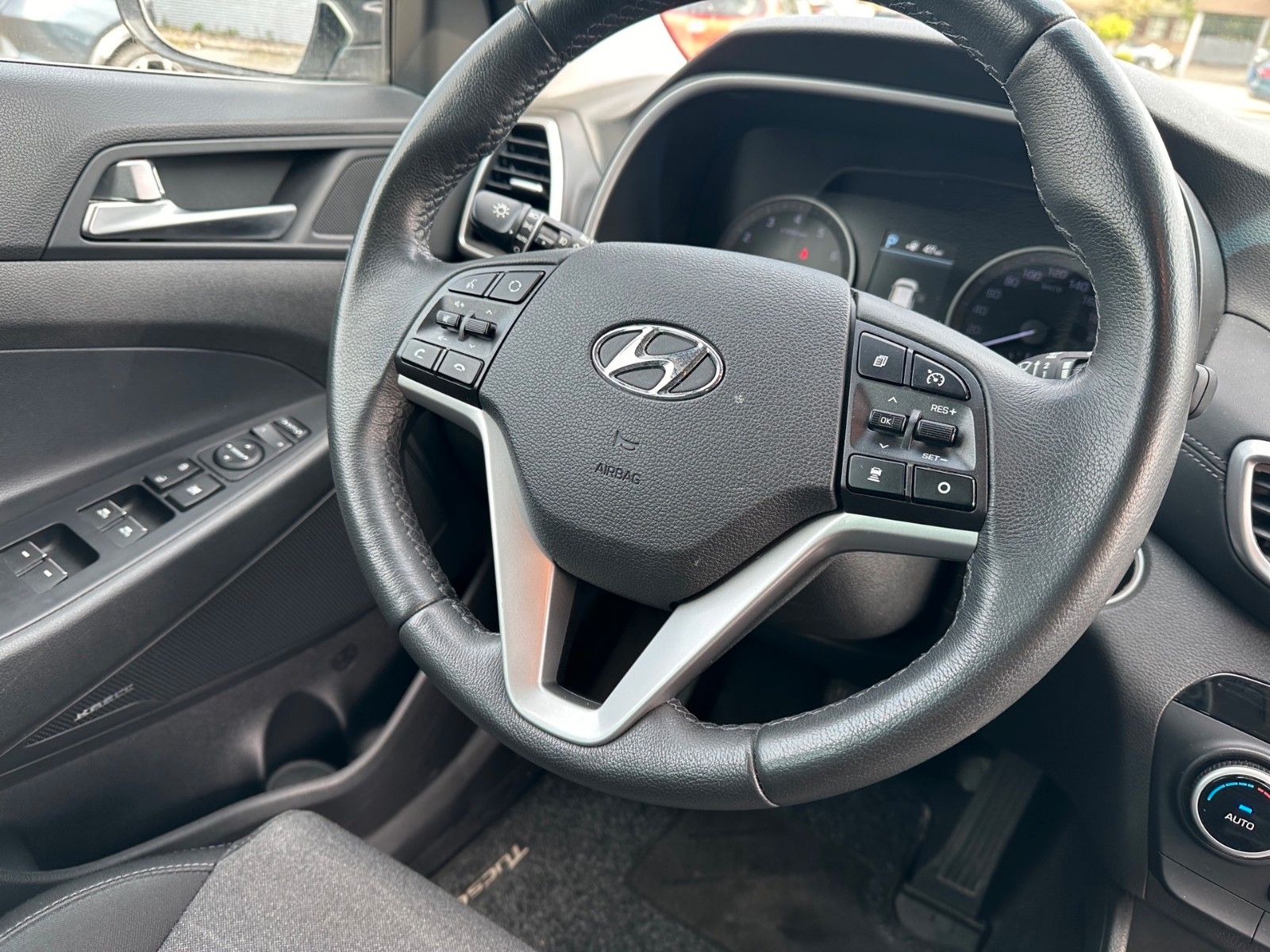 Fahrzeugabbildung Hyundai TUCSON FL 1.6 T-GDI 4WD DCT Premium LED NAVI