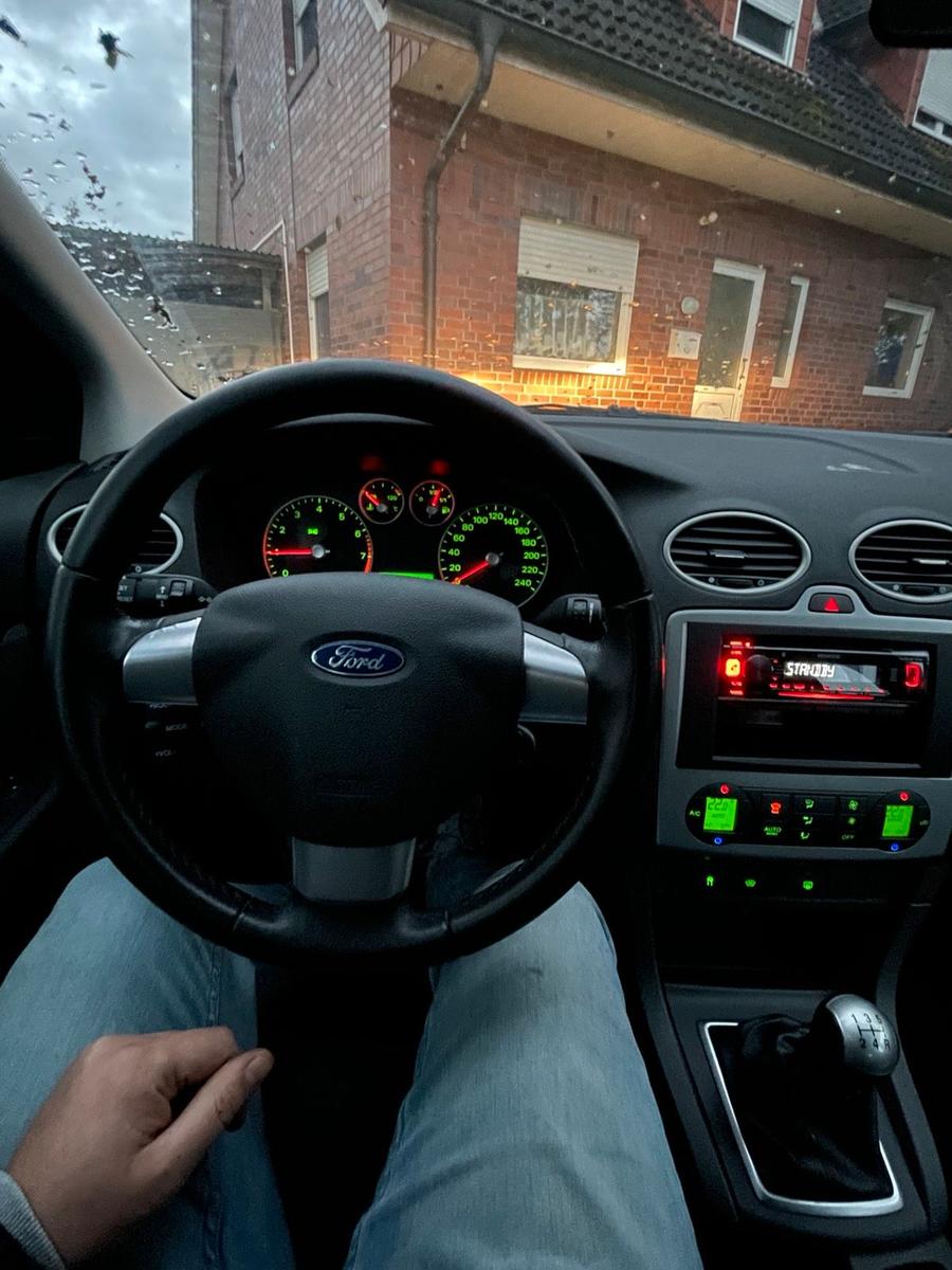Ford Focus 2005 — photo 10