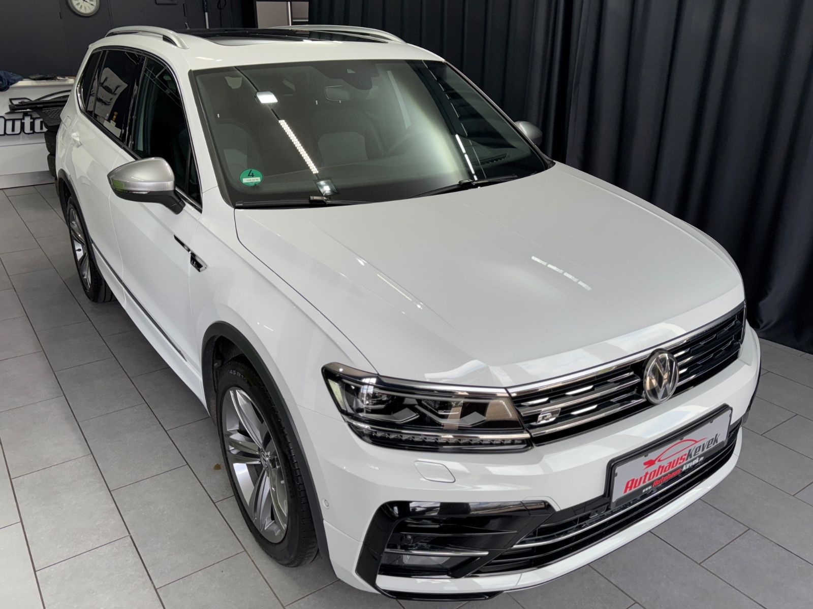 Fahrzeugabbildung Volkswagen Tiguan Allspace Highline 4Motion|R-LINE|PANO|AHK