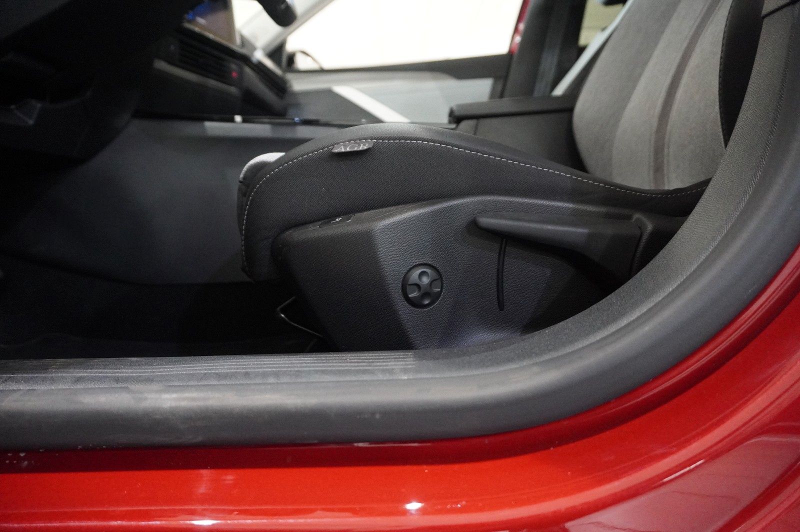 Fahrzeugabbildung Opel Astra L Lim. 1.6 HYBRID ELEGANCE NAVI/LED/KAMERA