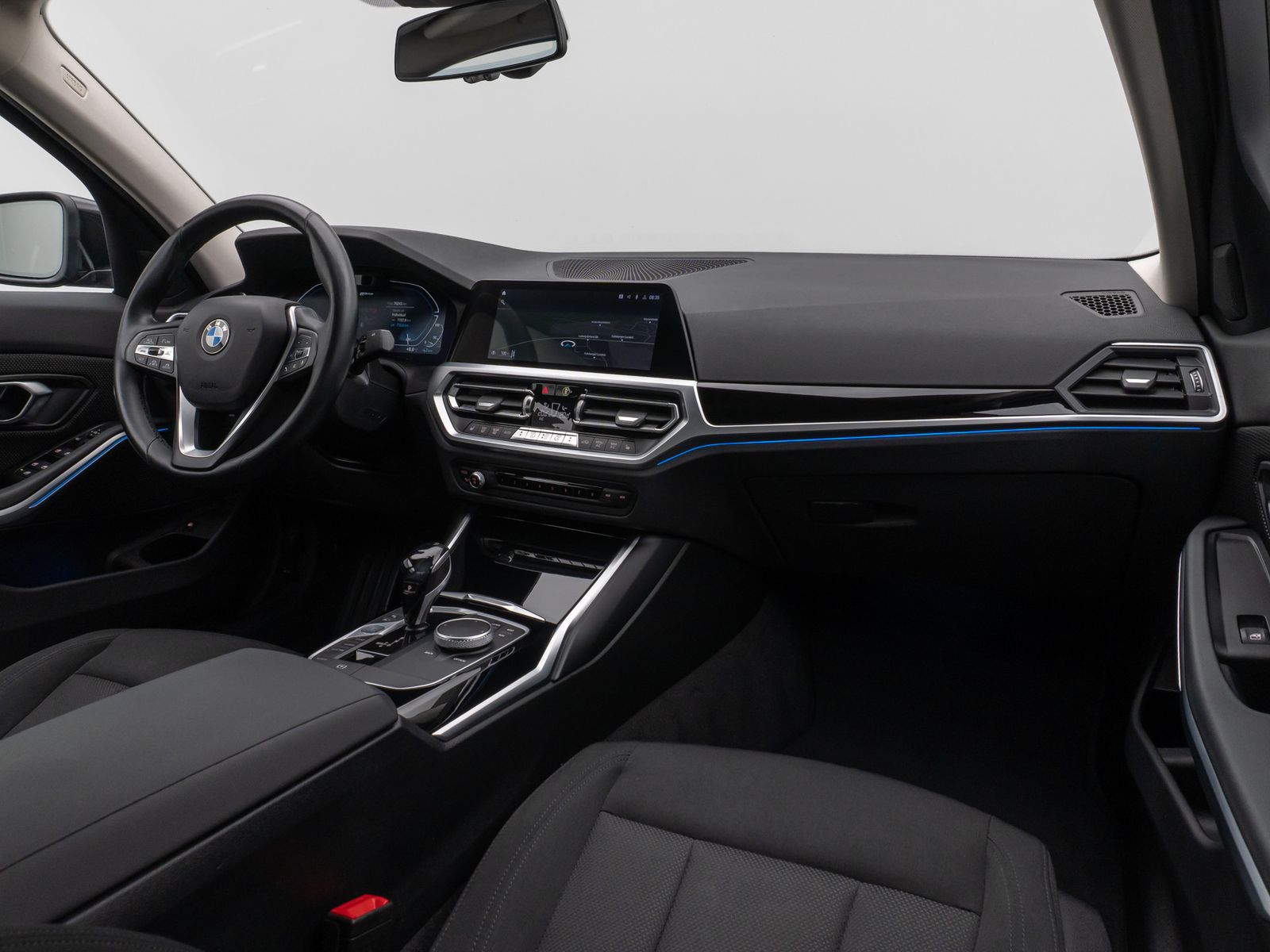 Fahrzeugabbildung BMW 330e ACC Alarm DAB CockpitPr HiFi PDC WLAN Sport