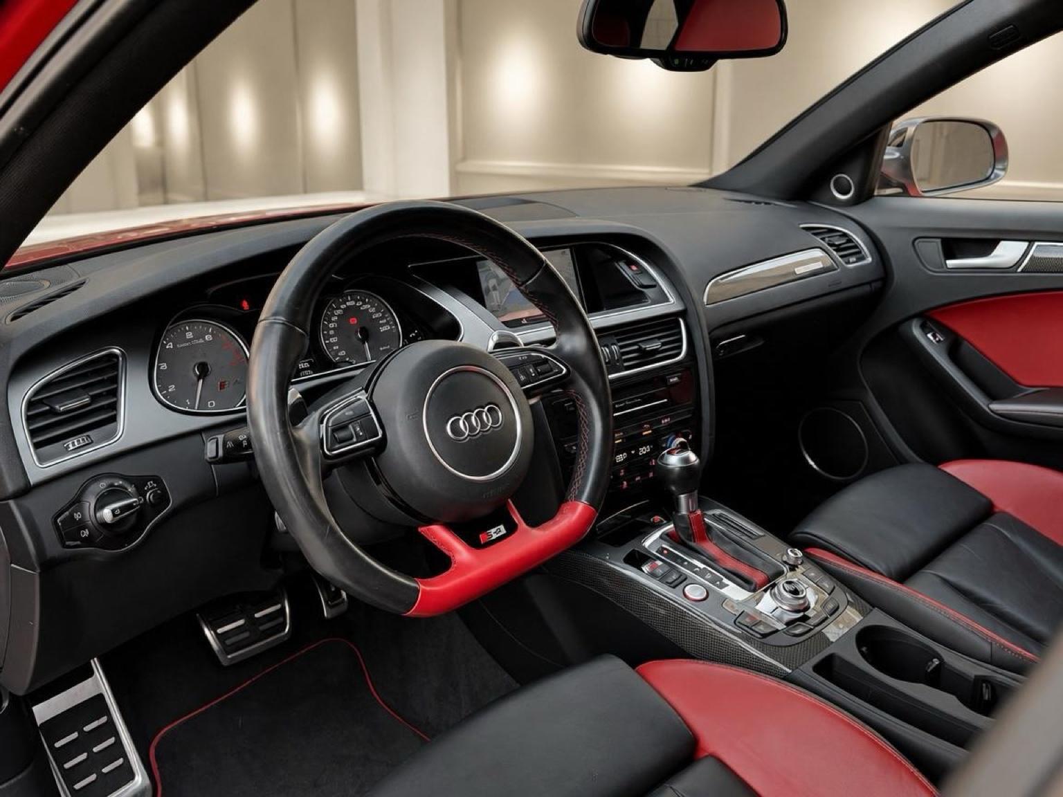 Audi S4 Avant 3.0 TFSI quattro 333 S tronic / Bang & Olufsen / Chauffage stationnaire / Sièges à mémoire