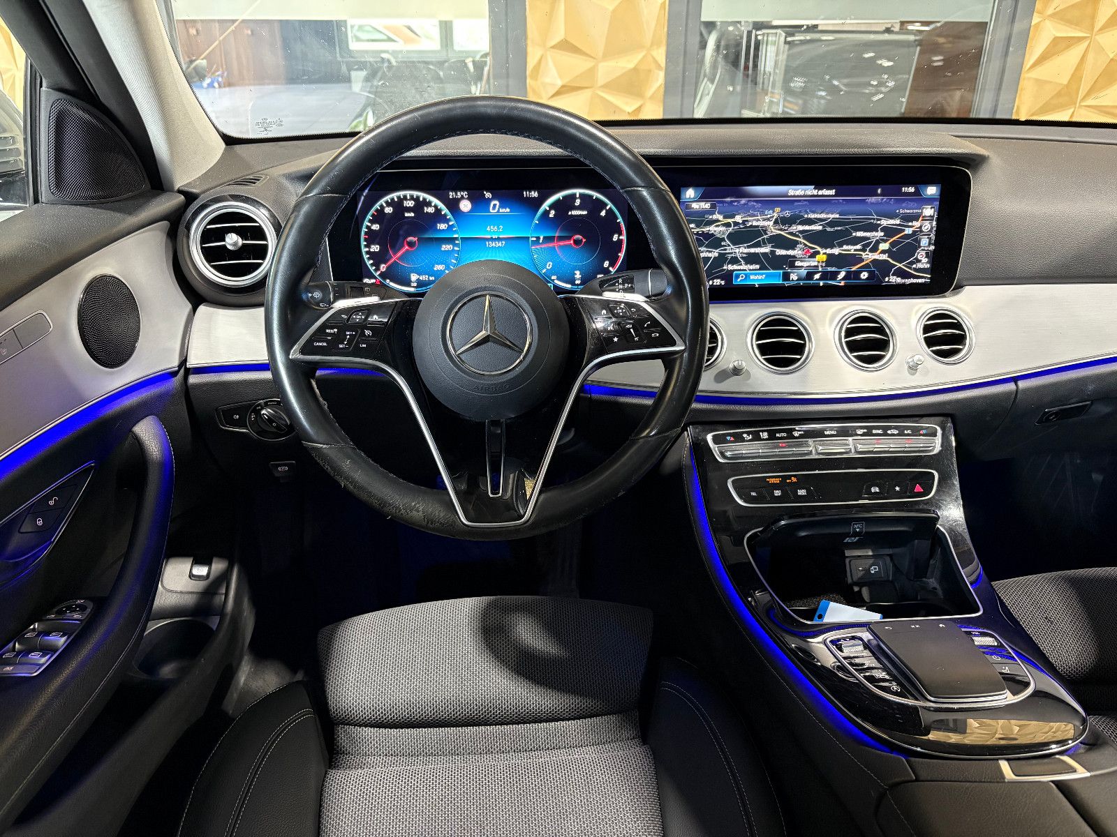 Fahrzeugabbildung Mercedes-Benz E 220 T-Modell d/NAVI/KAMERA/APPLE/AMBIENTE/ACC