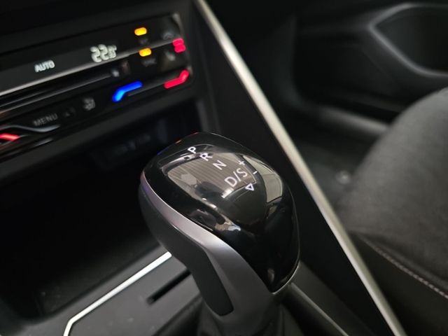 Fahrzeugabbildung Volkswagen Polo 1.0 TSI 7-Gang DSG Move NAVI AHK RFK ACC LM