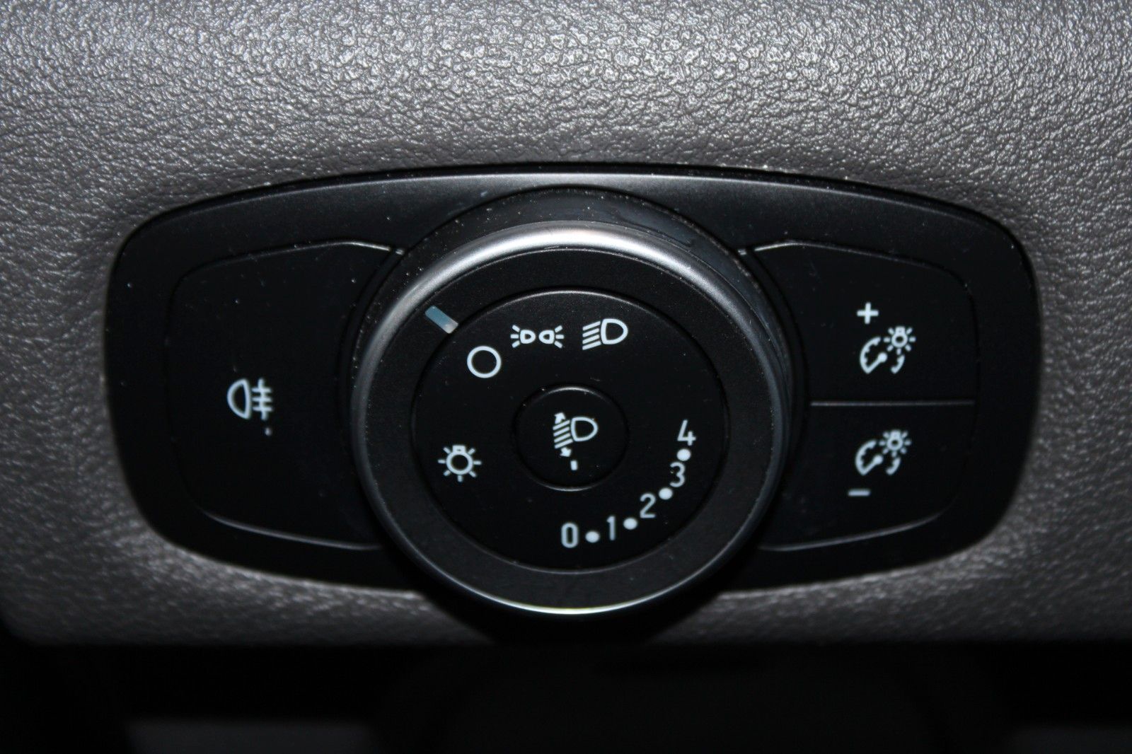 Fahrzeugabbildung Ford Transit Custom L1 Kasten AHK Dachträger 1.Hand