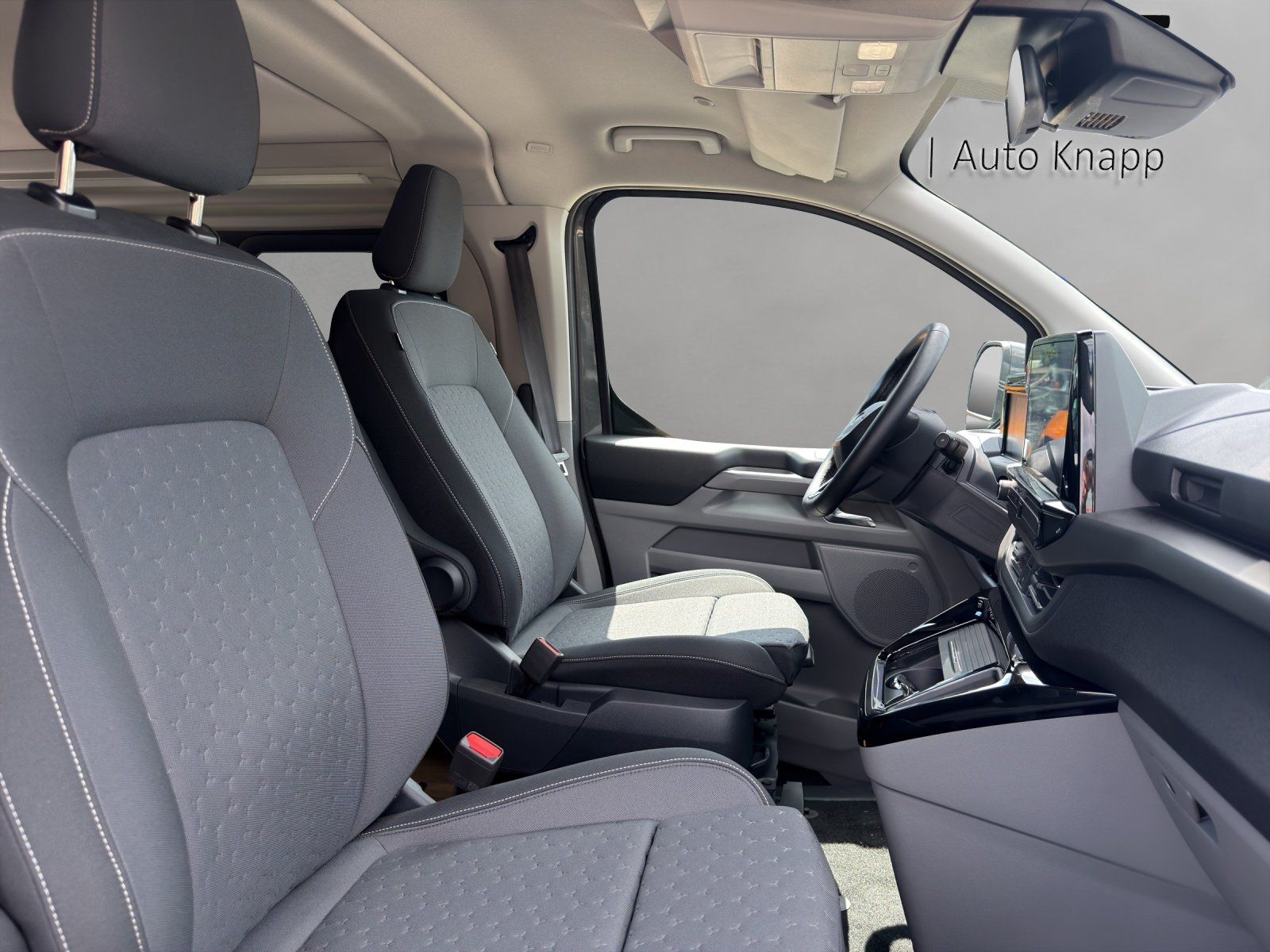 Fahrzeugabbildung Ford Nugget Titanium 320 L2 Markise Großer Schrank
