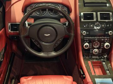 2010 Aston Martin DBS — фото 9