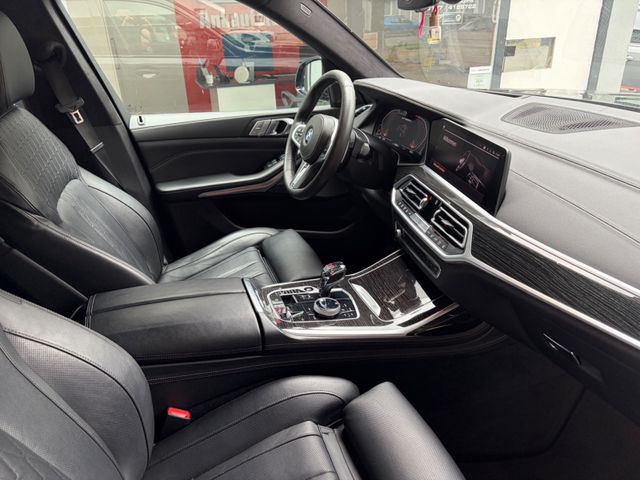 Fahrzeugabbildung BMW X7 M50 d