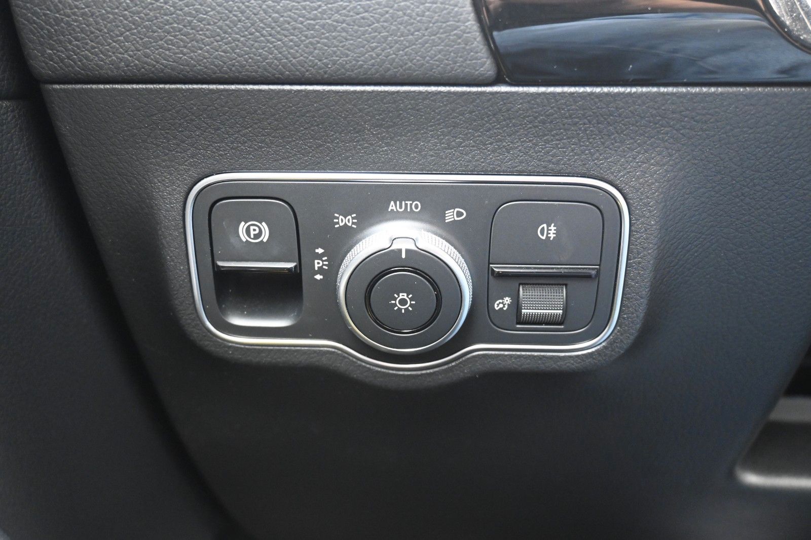 Fahrzeugabbildung Mercedes-Benz GLA 200 DKG Progressive*PANO*CAM*Totw.*AHK