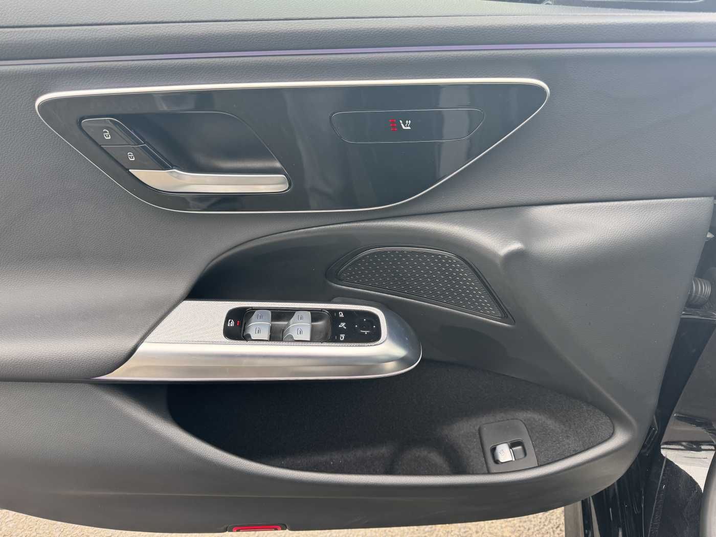 Fahrzeugabbildung Mercedes-Benz E 200 T AVANTGARDE+DistrPlus+Pano+ AHK+Ambiente