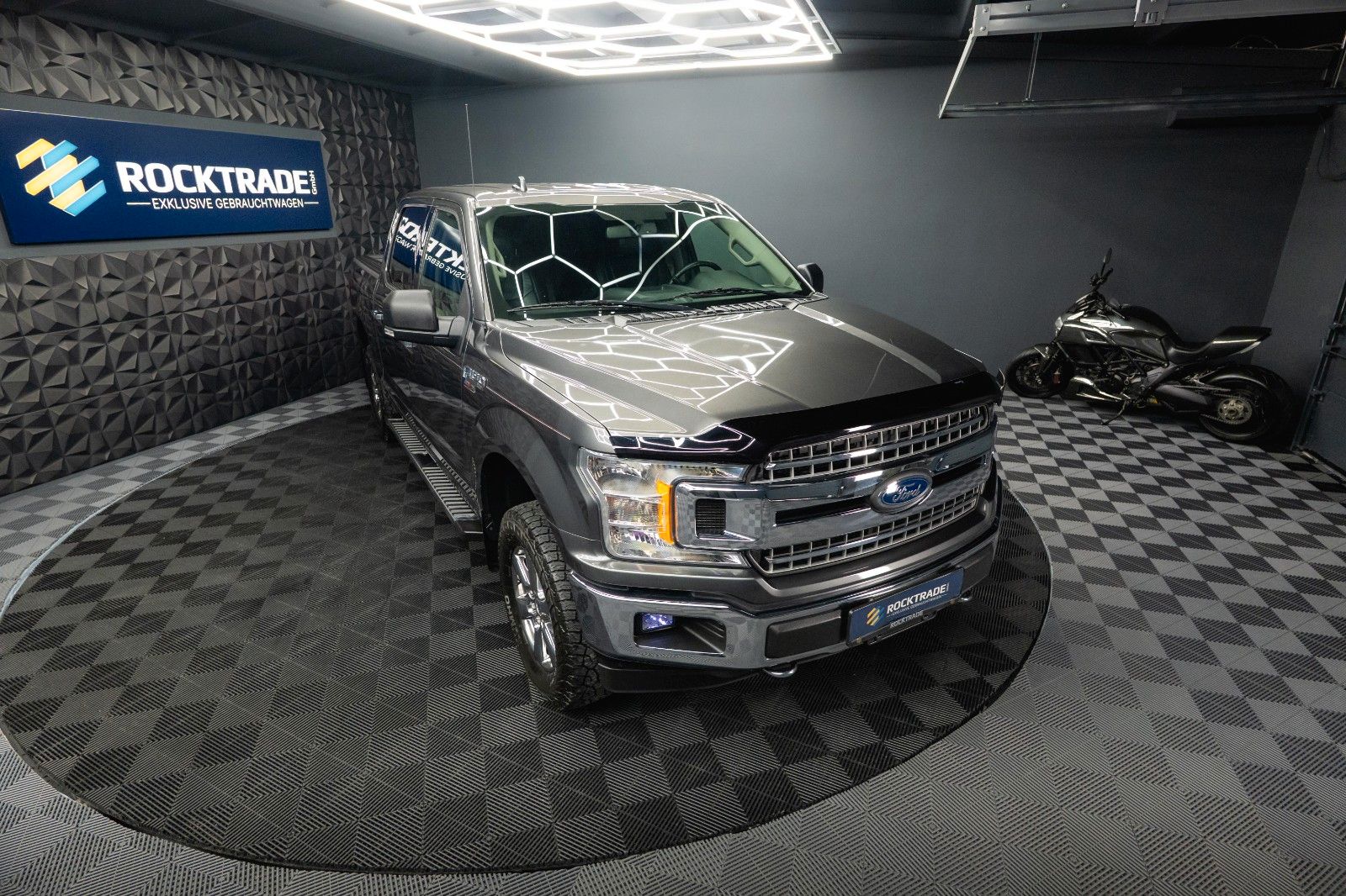 Fahrzeugabbildung Ford F150 5.0L V8 4x4 Offroad XLT SupCrew Unfallfrei