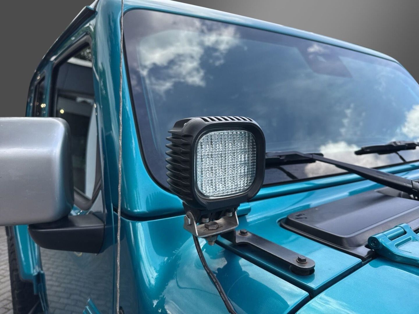 Fahrzeugabbildung Jeep Wrangler Sahara 2.2 CRDi - Umbau - Sky-One-Touch
