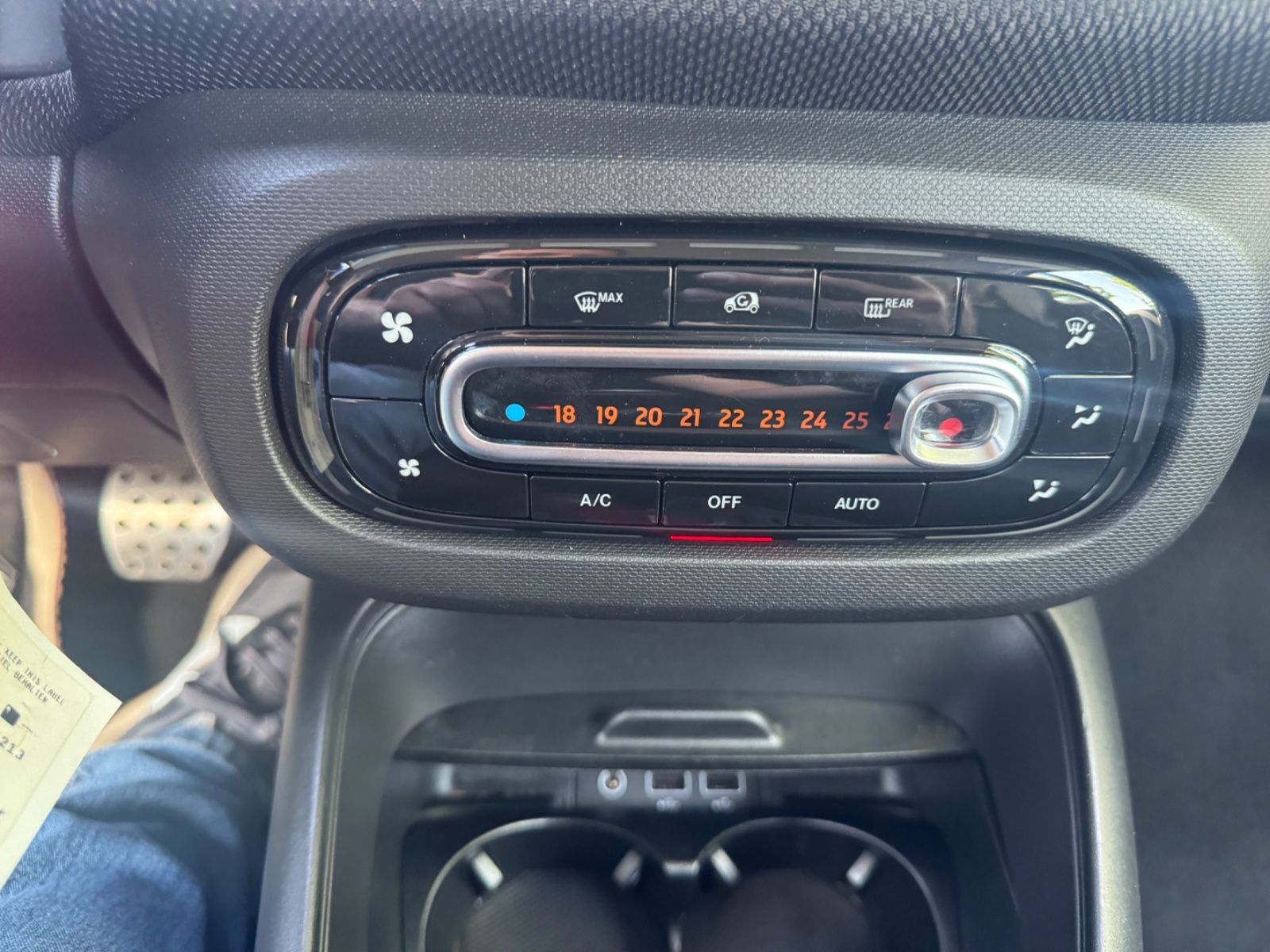 Fahrzeugabbildung Smart ForTwo fortwo coupe EQ Klima+22KW+Tempomat