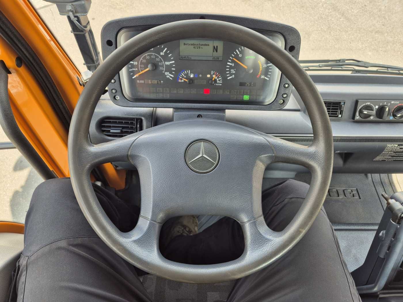 Fahrzeugabbildung Mercedes-Benz Unimog U400 4x4 Vario Pilot Zapfwelle LOF