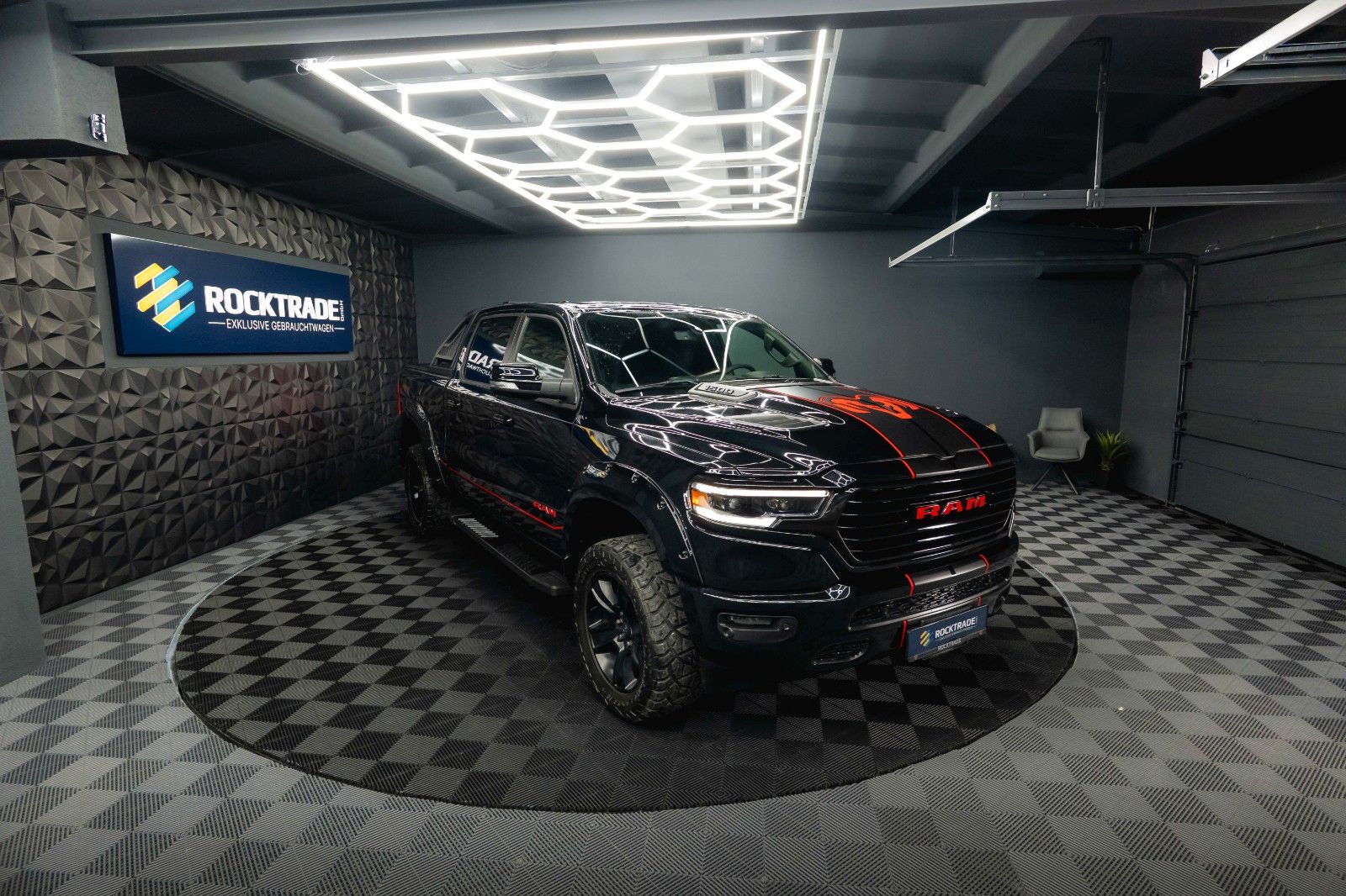 Fahrzeugabbildung Dodge RAM 5.7 V8 HEMI 4x4 OFFROAD Night-Paket Limited