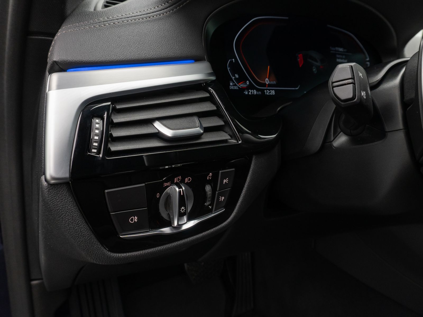 Fahrzeugabbildung BMW 530d Luxury Line DAB Kamera HUD Leder H/K 19Zoll