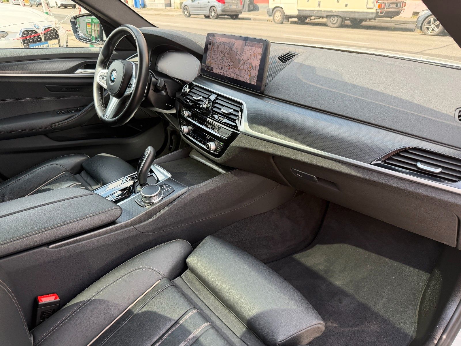 Fahrzeugabbildung BMW 540d Touring xDrive M Sport AHK PANO HUD LEDER