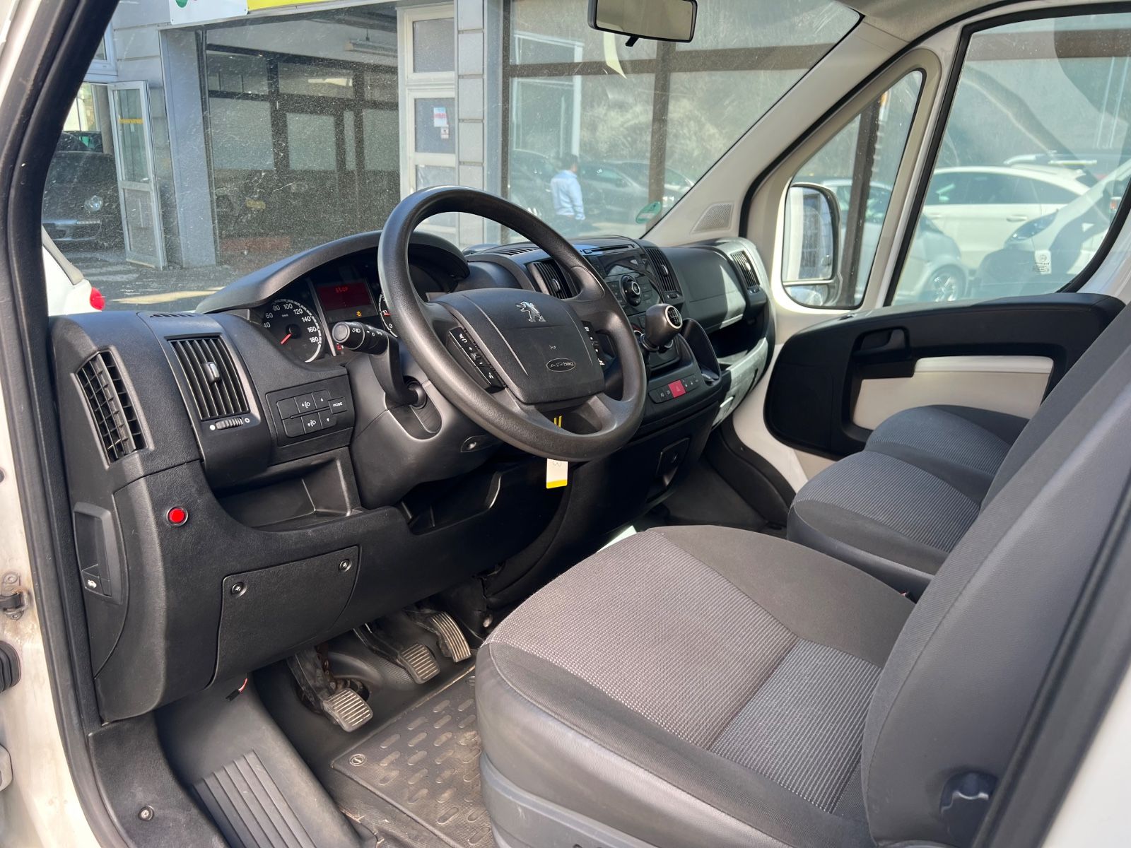 Fahrzeugabbildung Peugeot Boxer Koffer HDi * Hebebühne * bis 3,5t