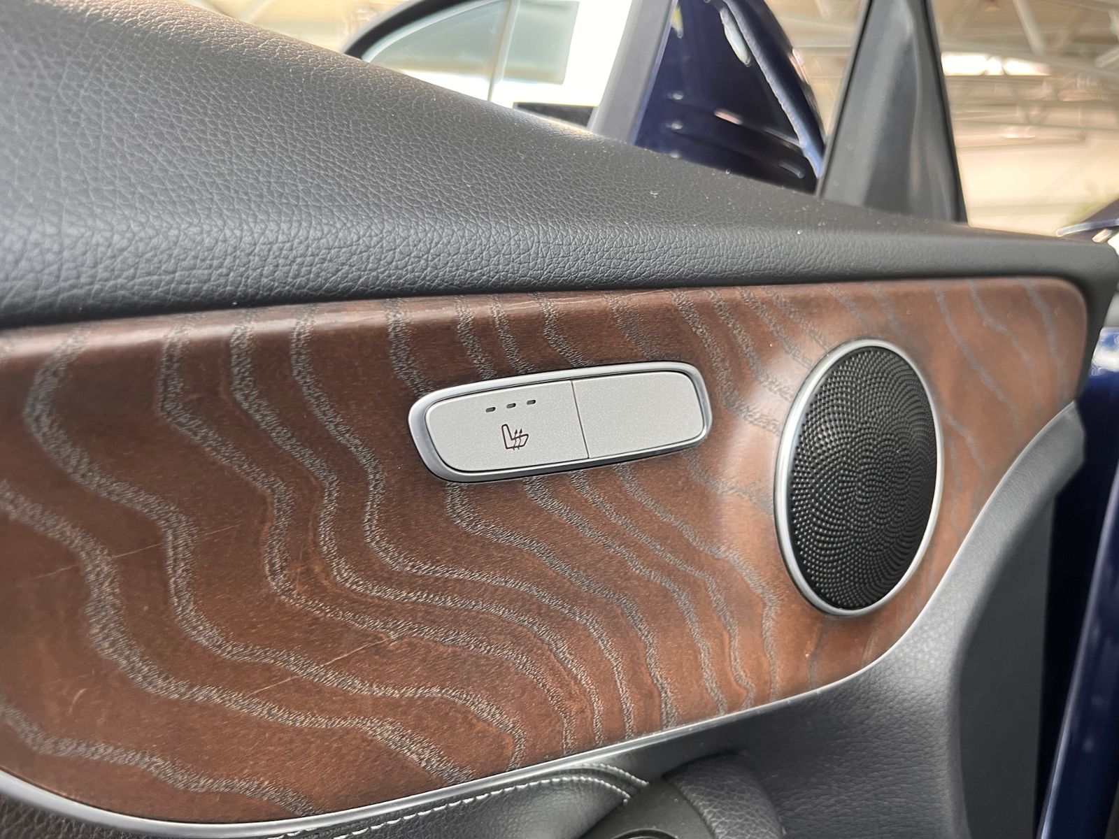 Fahrzeugabbildung Mercedes-Benz C 300 Cabrio  9G-TRONIC LED NAV SHZ PDC 17"