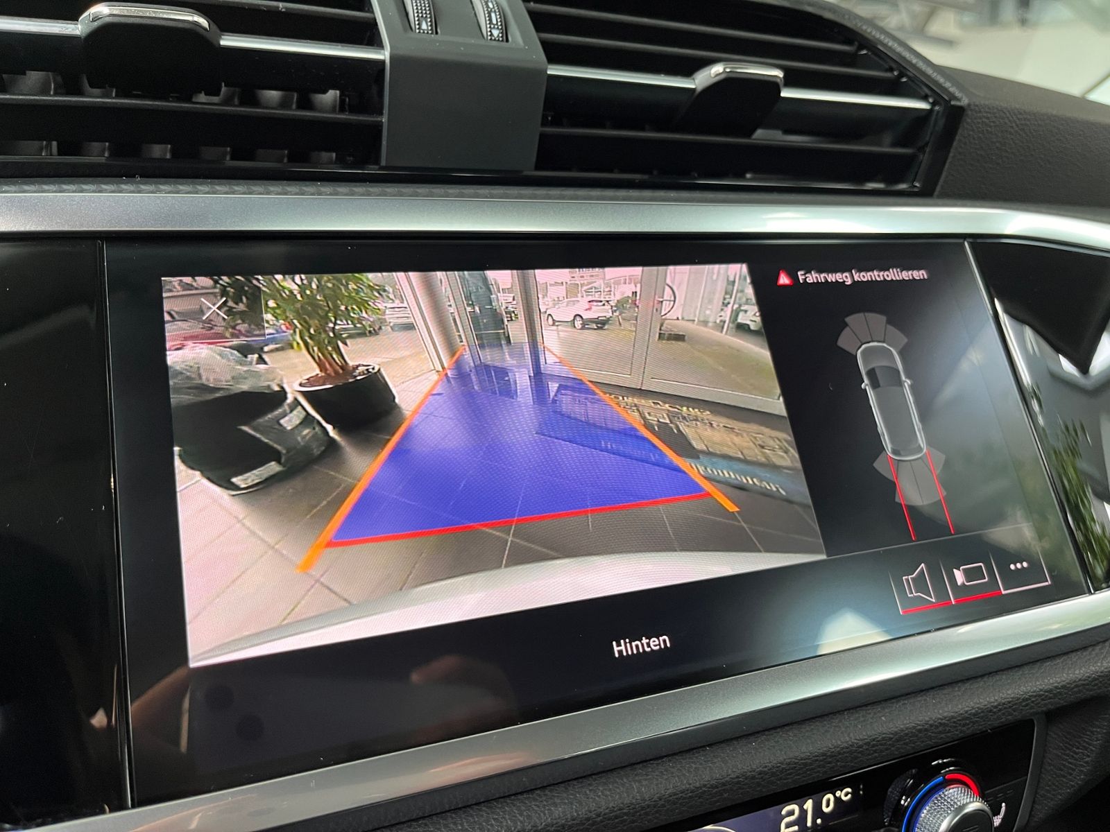 Fahrzeugabbildung Audi Q3 40 TFSI quattro advanced LED NAVI ALU