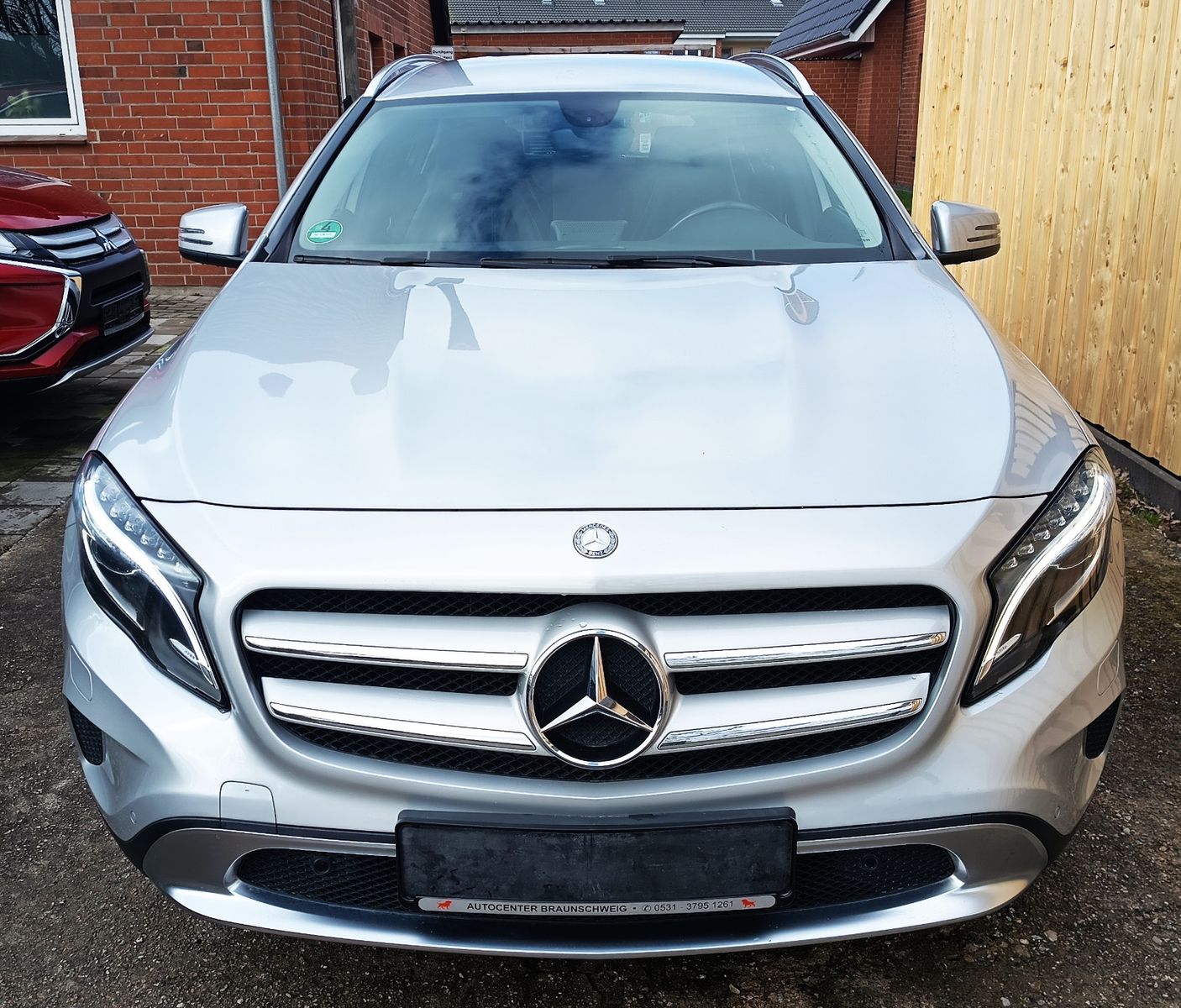 MERCEDES-BENZ GLA 200
