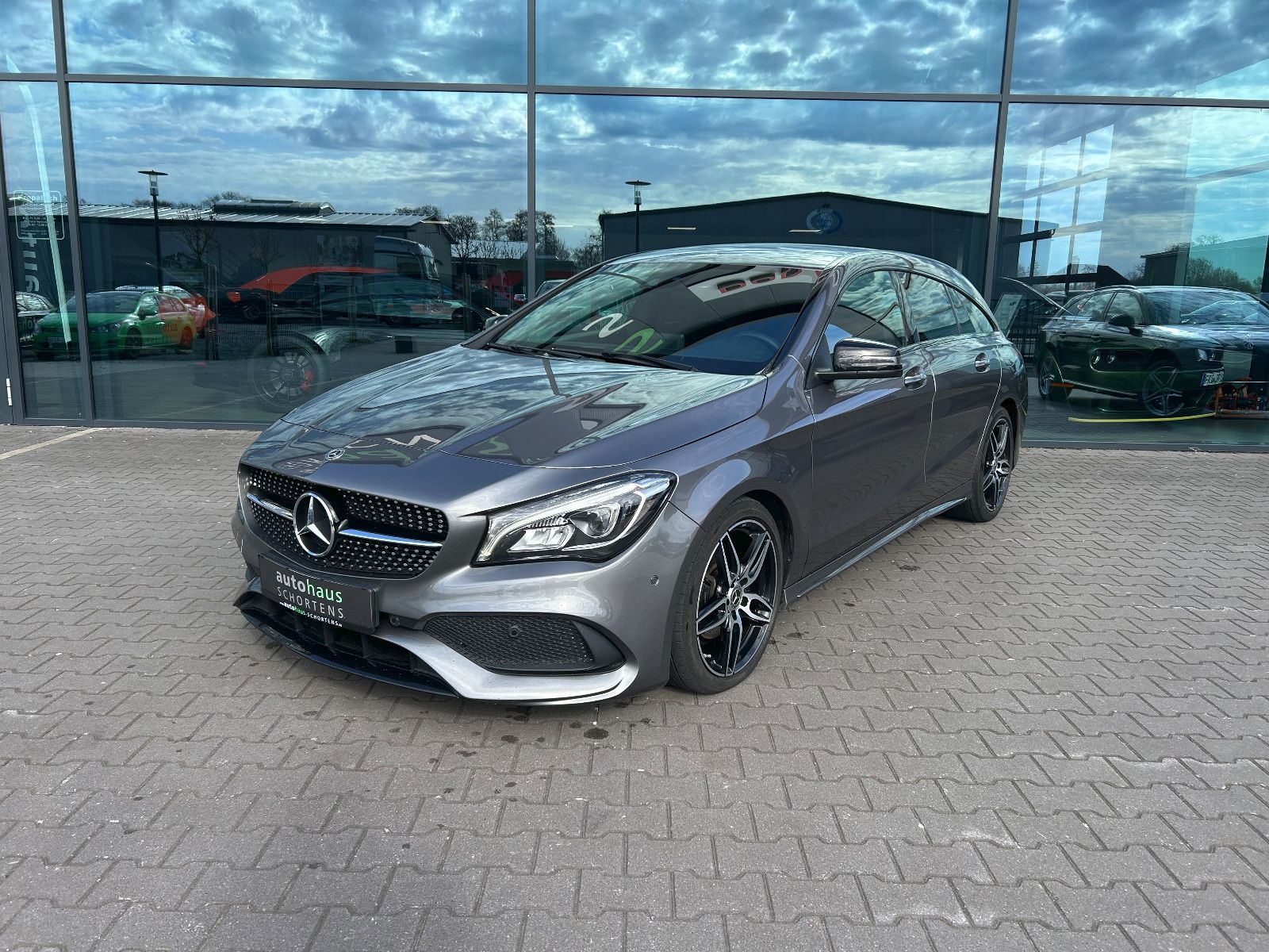 MERCEDES-BENZ CLA200 ShootingBrake AMG-Line DCT Night LED Navi