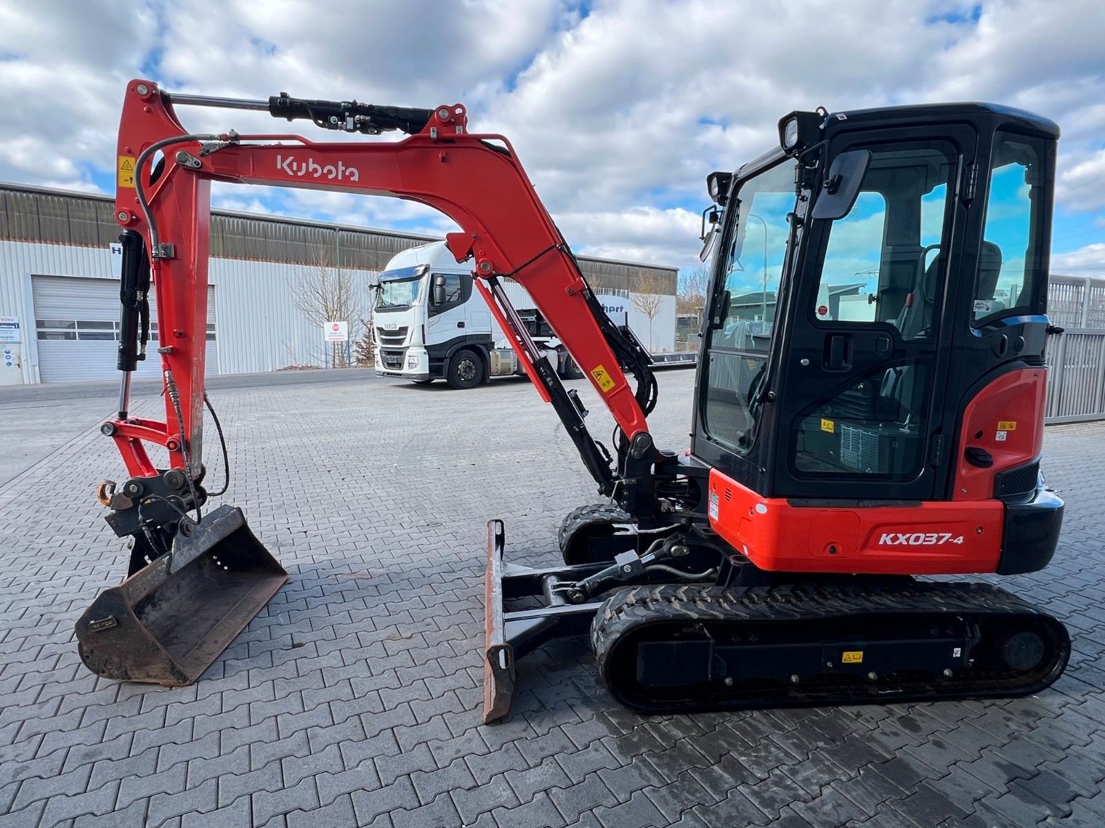 Fahrzeugabbildung Kubota KX 037-4 / nur 531h! / 2024 / hydr. Grabenräumer
