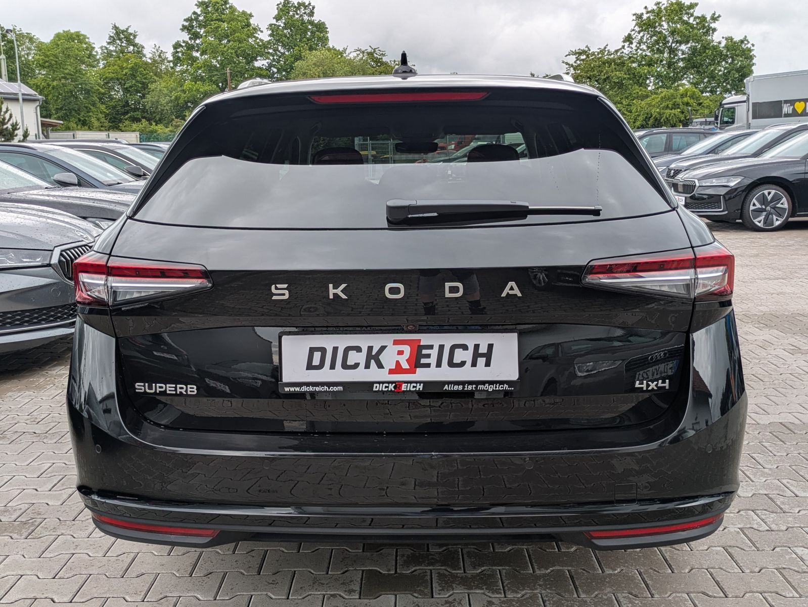 Fahrzeugabbildung SKODA Superb 2.0 TDI 4x4 Selection MATRIX*AHK*5J GAR.