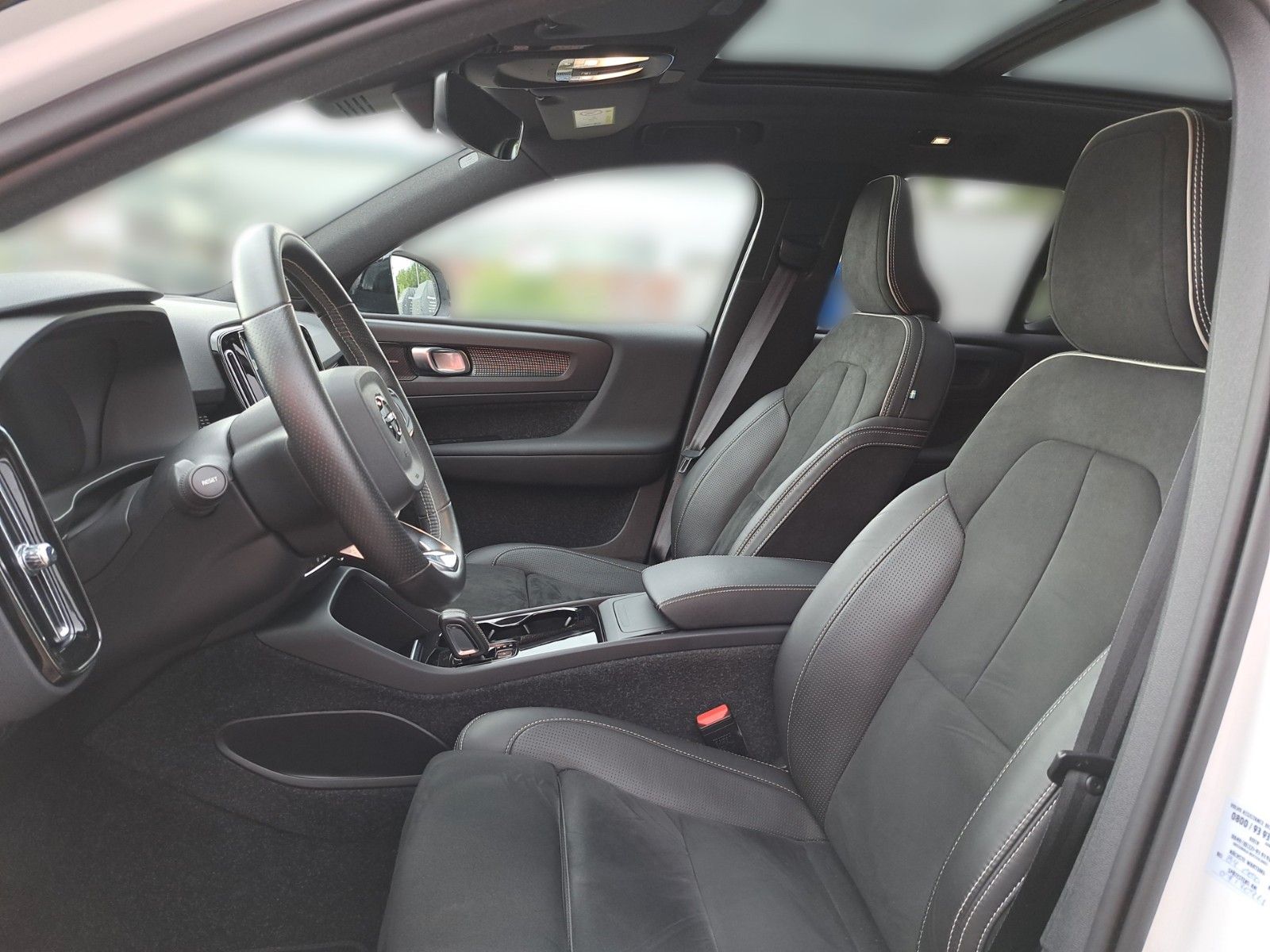 Fahrzeugabbildung Volvo XC40 R  Electric Allrad