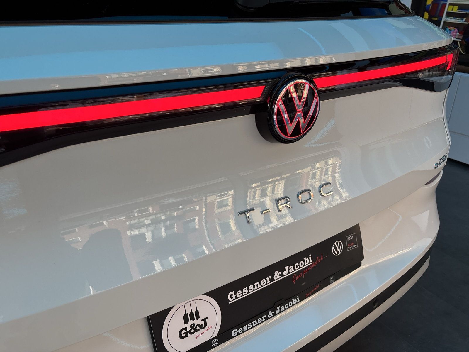 Fahrzeugabbildung Volkswagen T-Roc 1.5 eTSI Life Keyless ACC Kamera SHZ