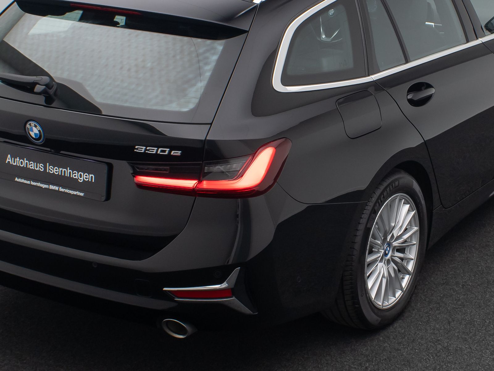 Fahrzeugabbildung BMW 330e Luxury Line Laser DAB 360°HUD Leder Komfort