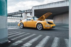Fahrzeugabbildung Porsche 964 Turbo 3.6 *Speedgelb / Speedline / Dt. Fzg*