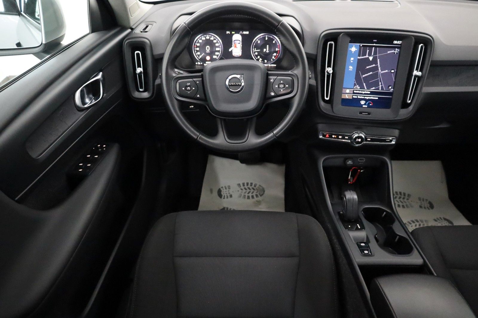 Fahrzeugabbildung Volvo XC40 2WD Navi,LED,Kamera,Apple CarPlay,PDC